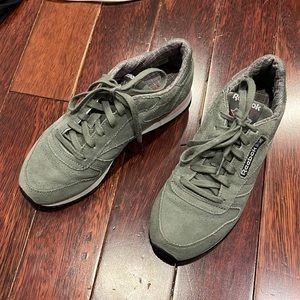 Rebook hunger green sneakers size 7.5 womens